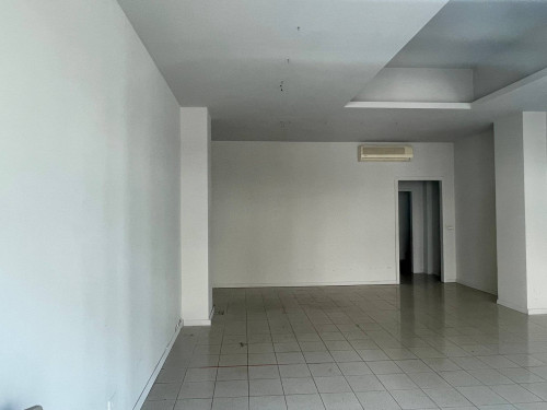 Locale commerciale in Vendita a San Benedetto del Tronto #2