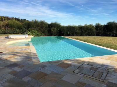 Villa in Vendita a Acquaviva Picena #2